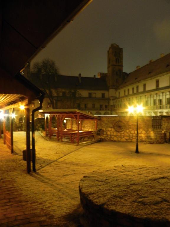 Zamecky Penzion Rotunda Břeclav エクステリア 写真
