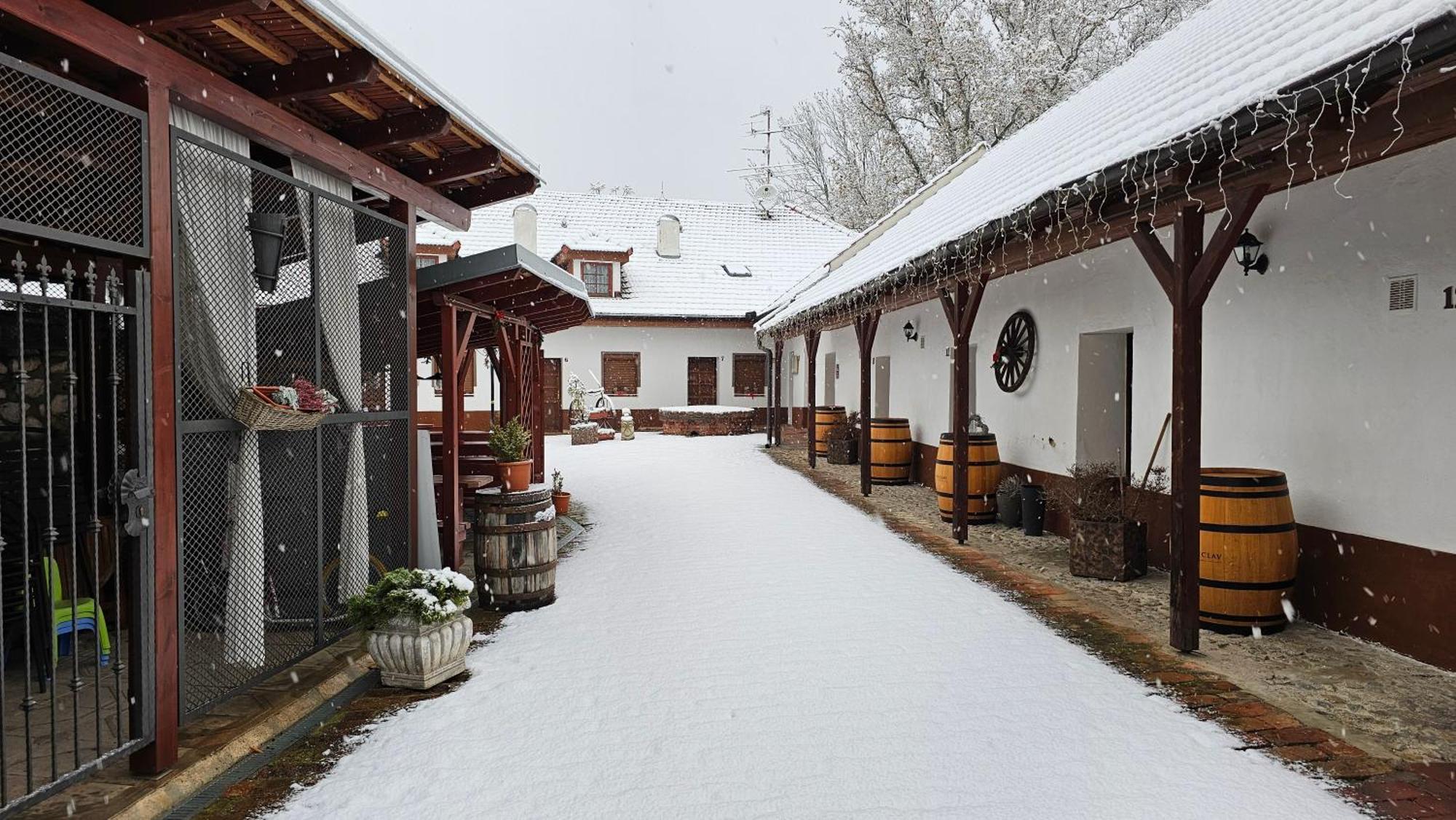 Zamecky Penzion Rotunda Břeclav エクステリア 写真